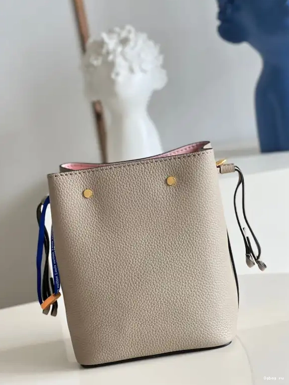 LOUIS BUCKET VUITTON NANO LOCKME 0426